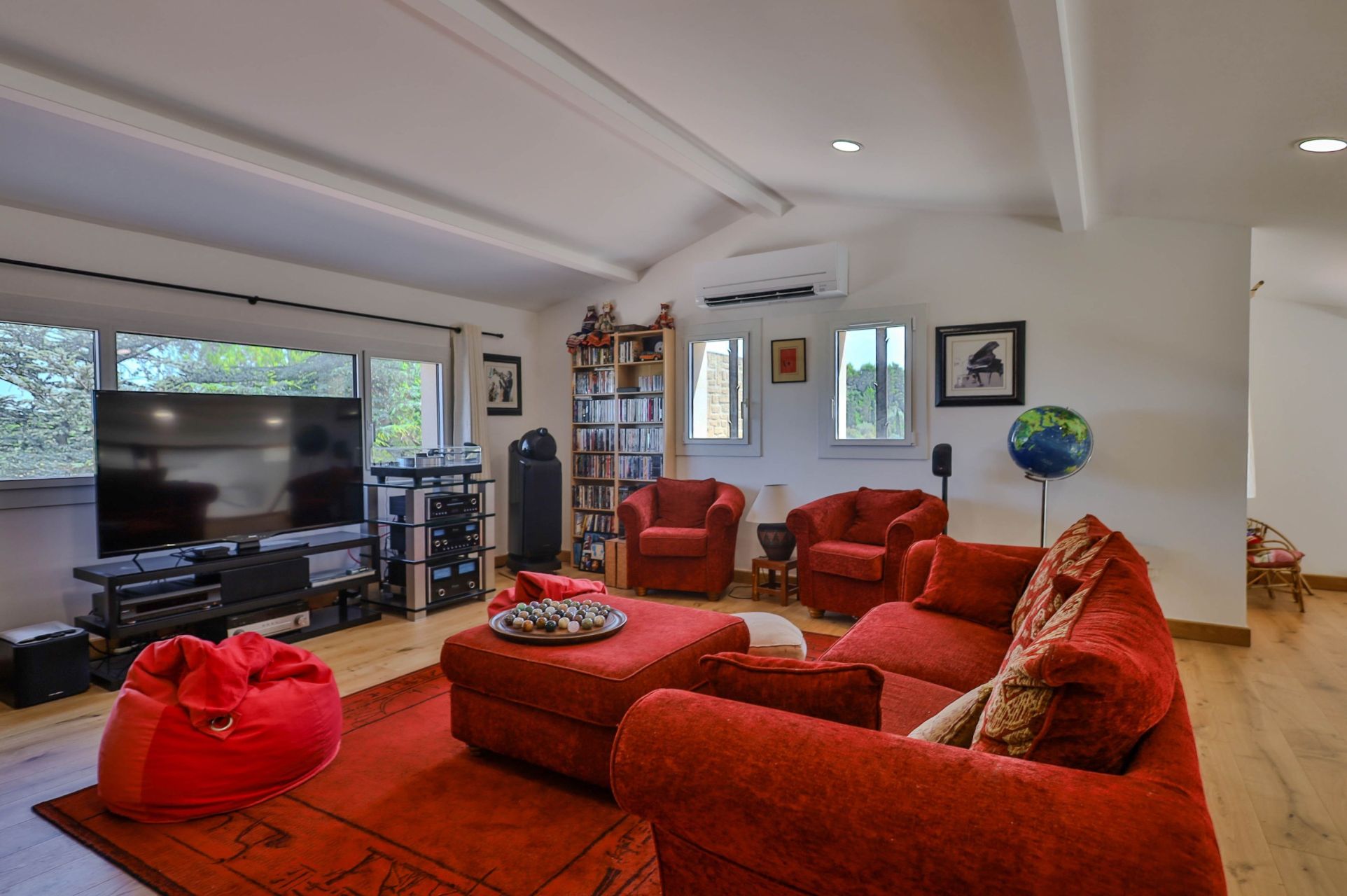 luxury house 10 Rooms for sale on CHATEAUNEUF DU PAPE (84230)
