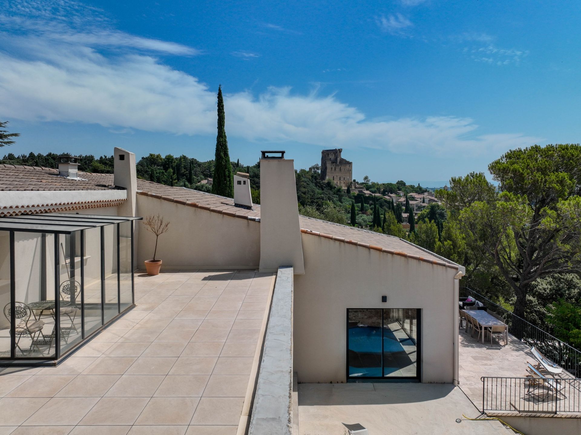 luxury house 10 Rooms for sale on CHATEAUNEUF DU PAPE (84230)