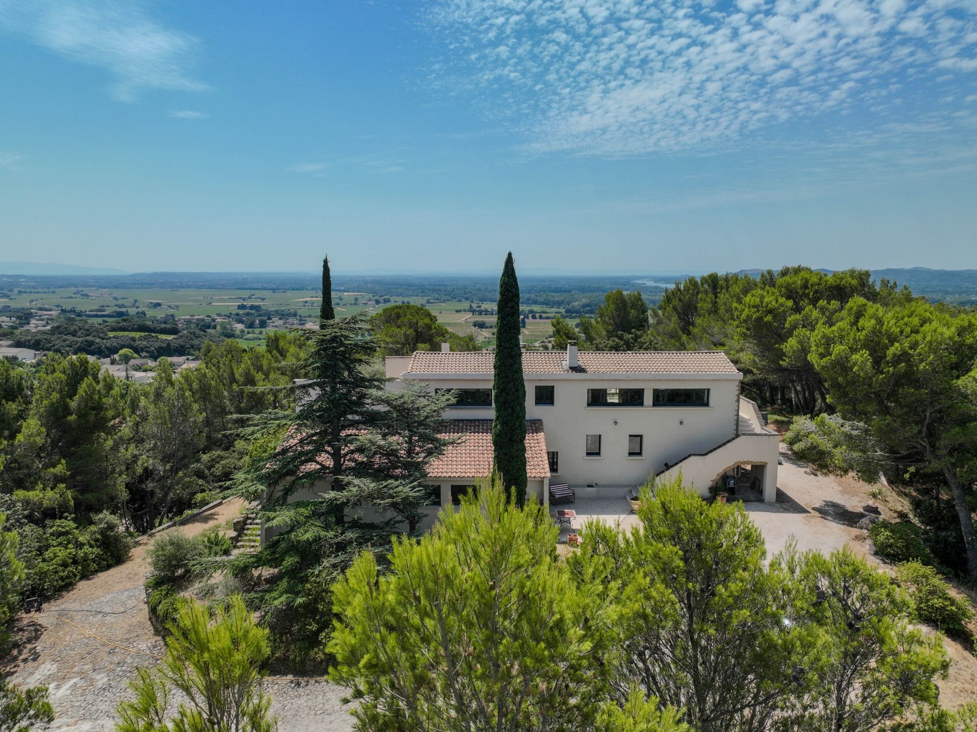 luxury house 10 Rooms for sale on CHATEAUNEUF DU PAPE (84230)