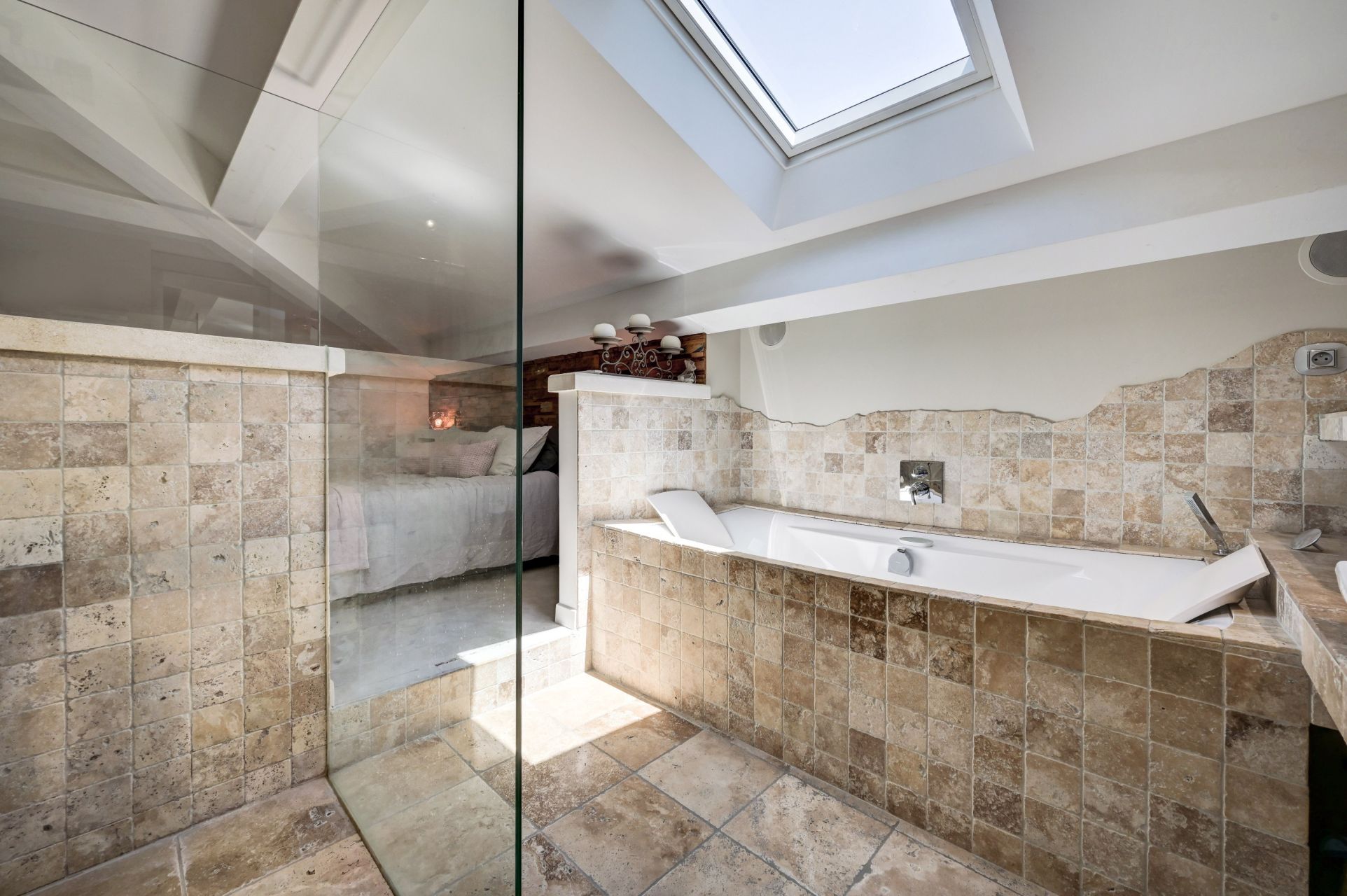 maison de luxe 6 Pièces en vente sur EGUILLES (13510)
