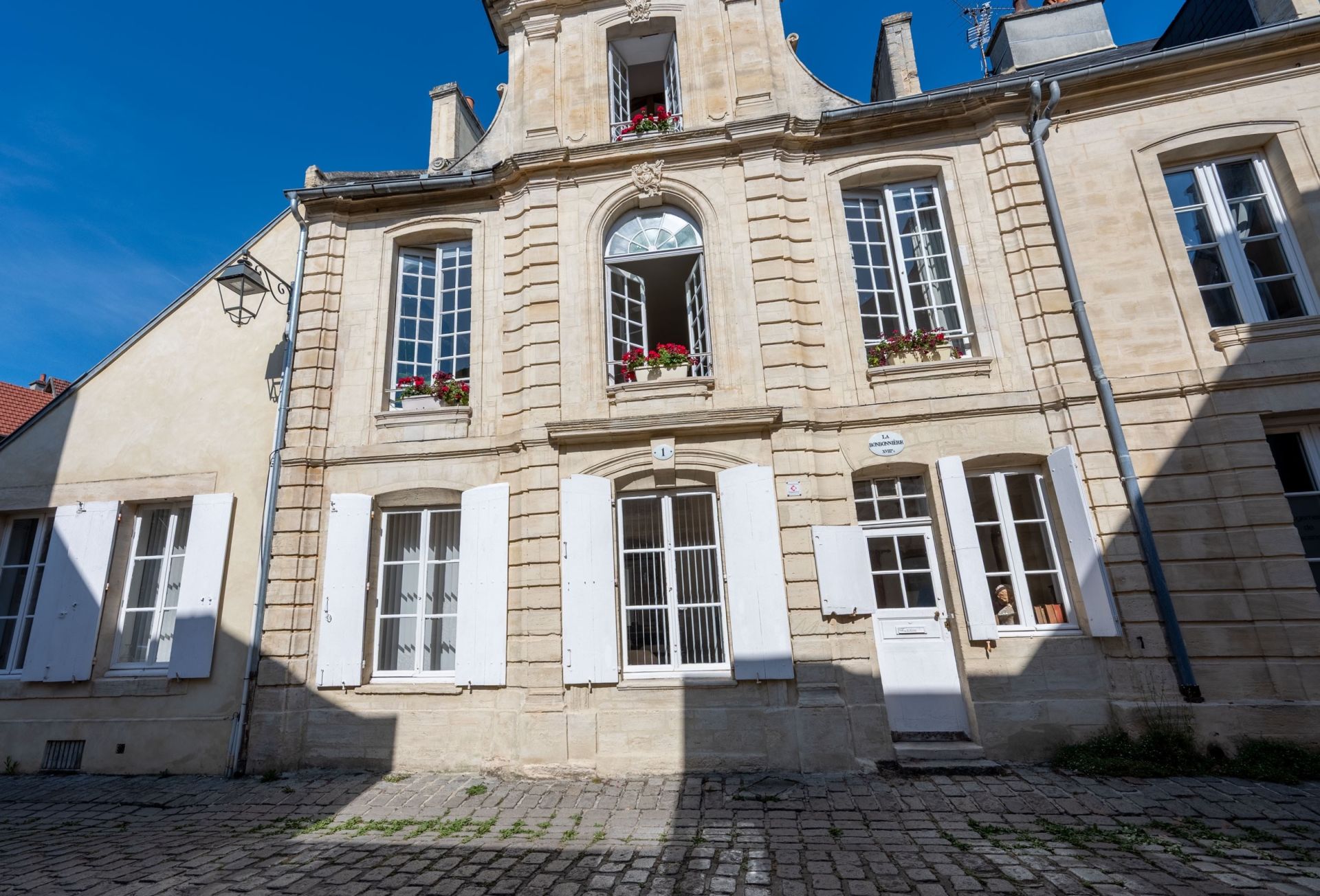 luxury house 5 Rooms for sale on BAYEUX (14400)