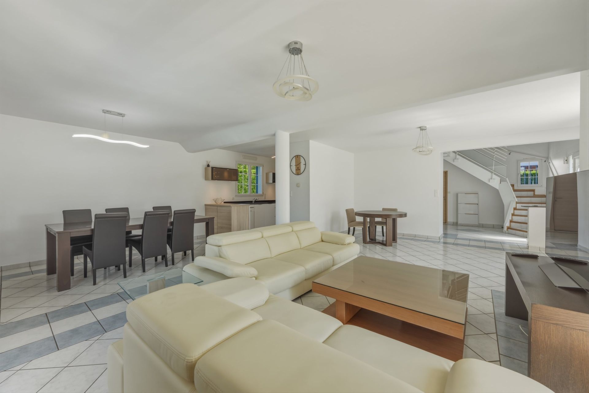 maison de luxe 5 Pièces en vente sur ST GENIS POUILLY (01630)
