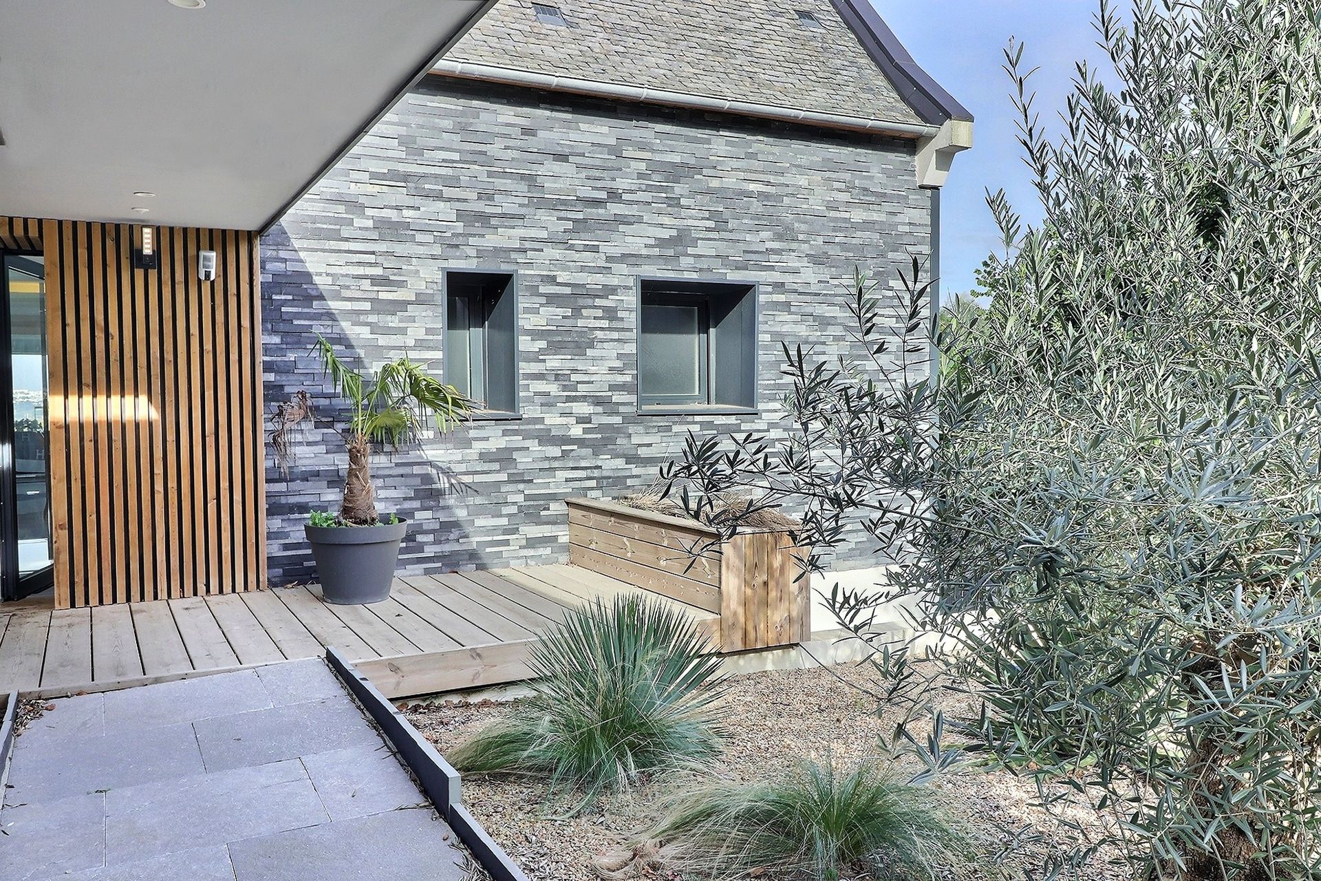 luxury house 13 Rooms for sale on PLOUGASTEL DAOULAS (29470)