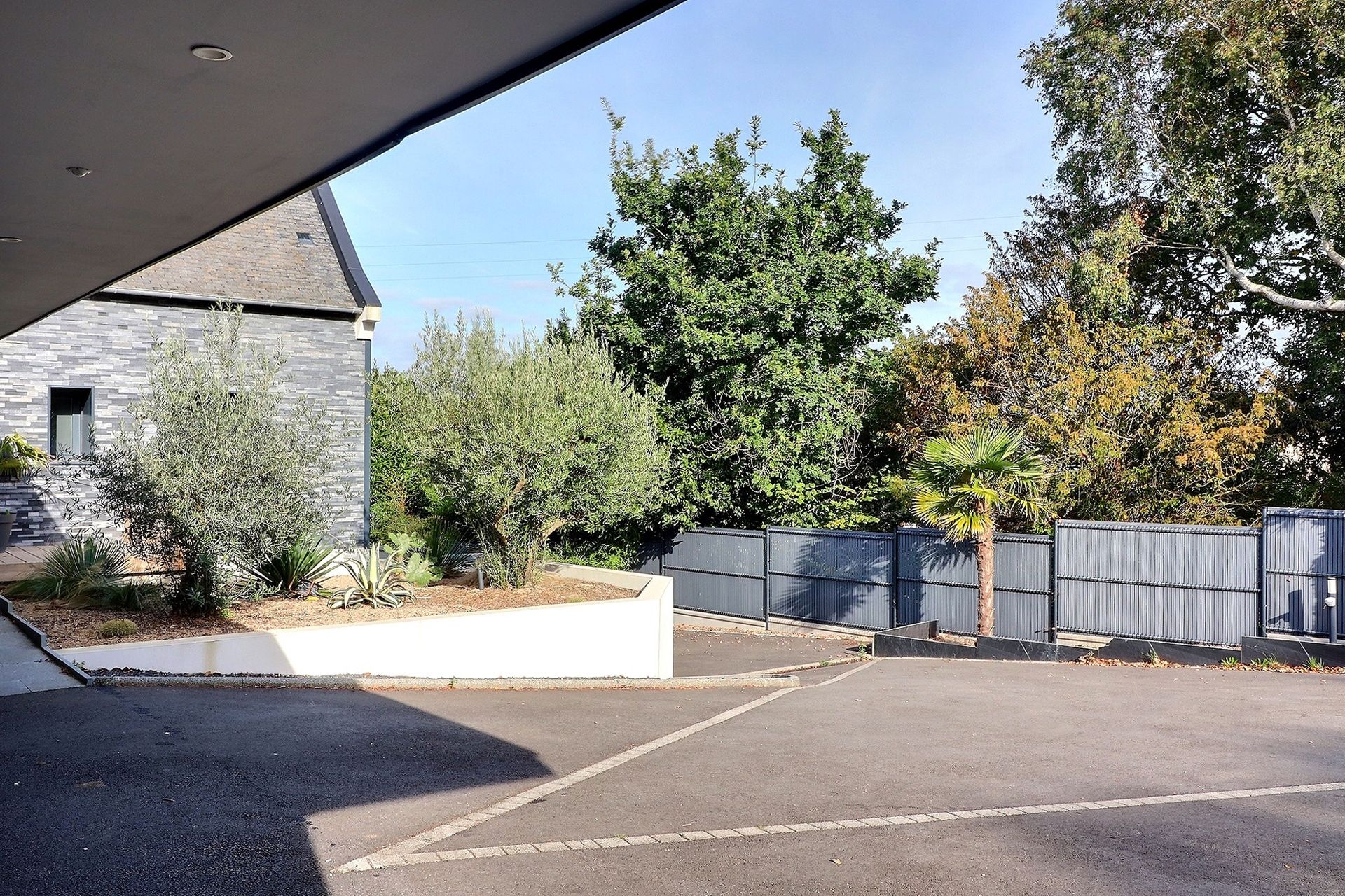 luxury house 13 Rooms for sale on PLOUGASTEL DAOULAS (29470)