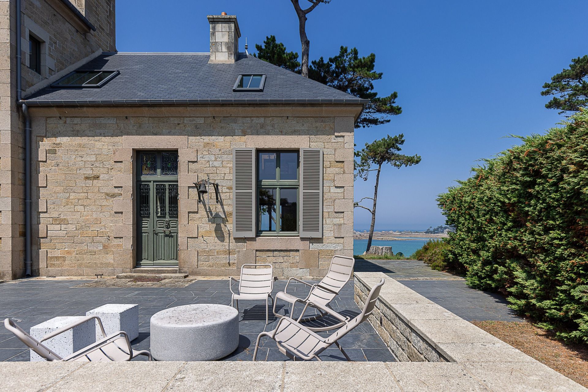 luxury villa 16 Rooms for sale on PENVENAN (22710)