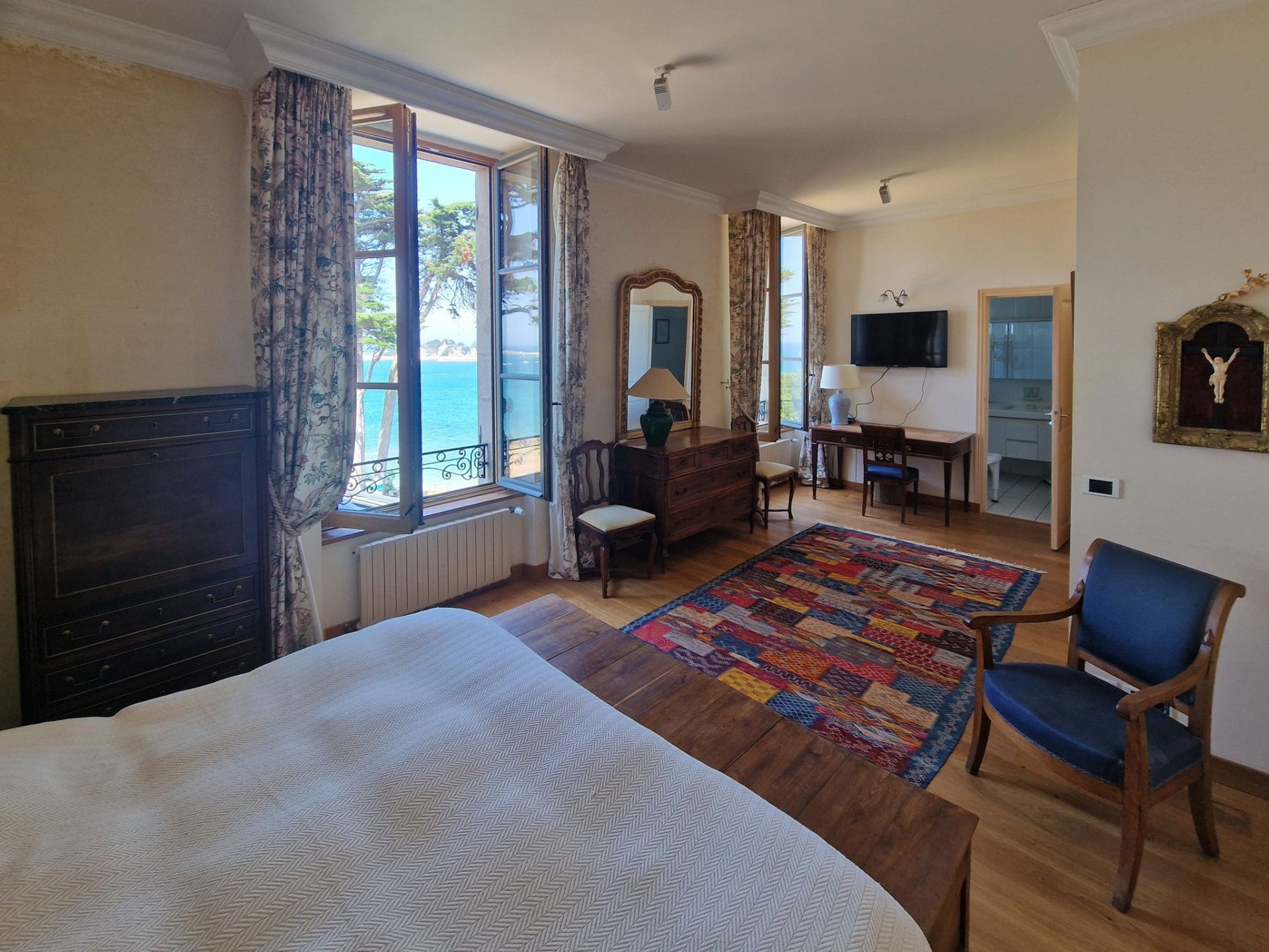 luxury villa 16 Rooms for sale on PENVENAN (22710)