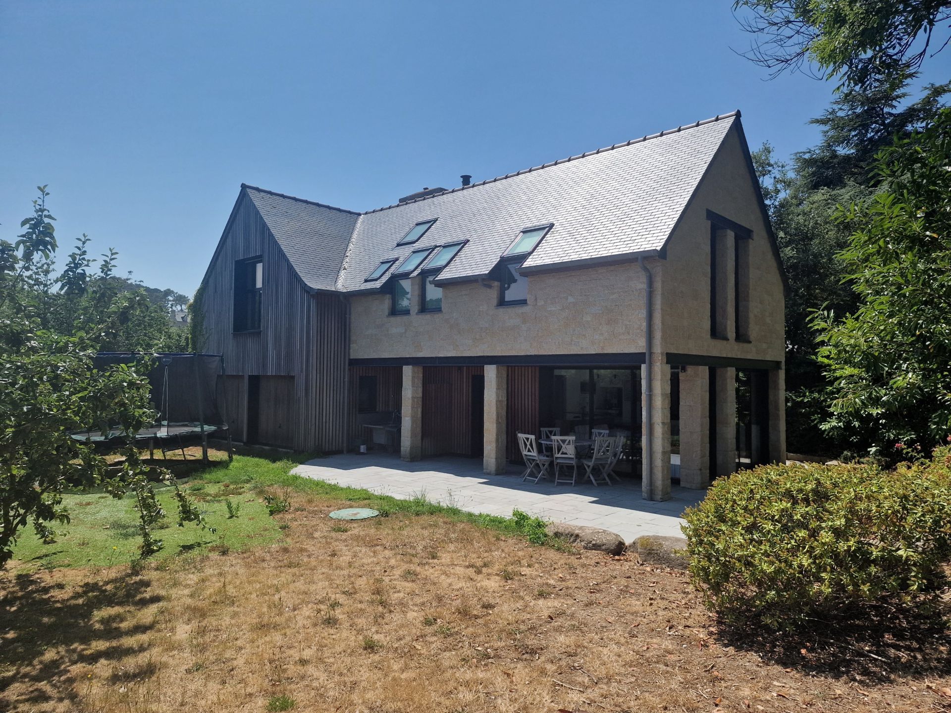 luxury villa 16 Rooms for sale on PENVENAN (22710)