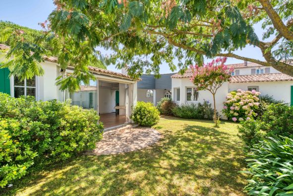 Sale Luxury house Le Bois-Plage-en-Ré 7&nbsp;Rooms 192&nbsp;m²