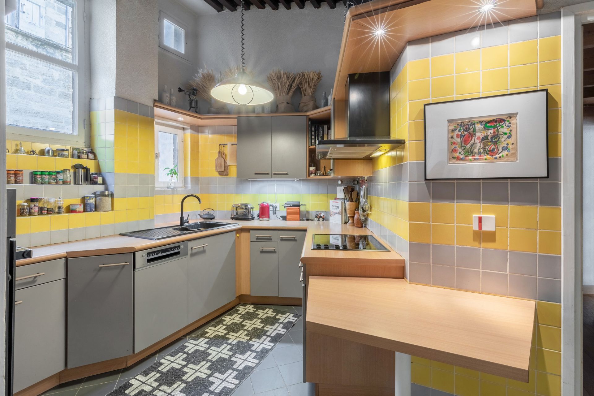 luxury apartment 6 Rooms for sale on PEZENAS (34120)