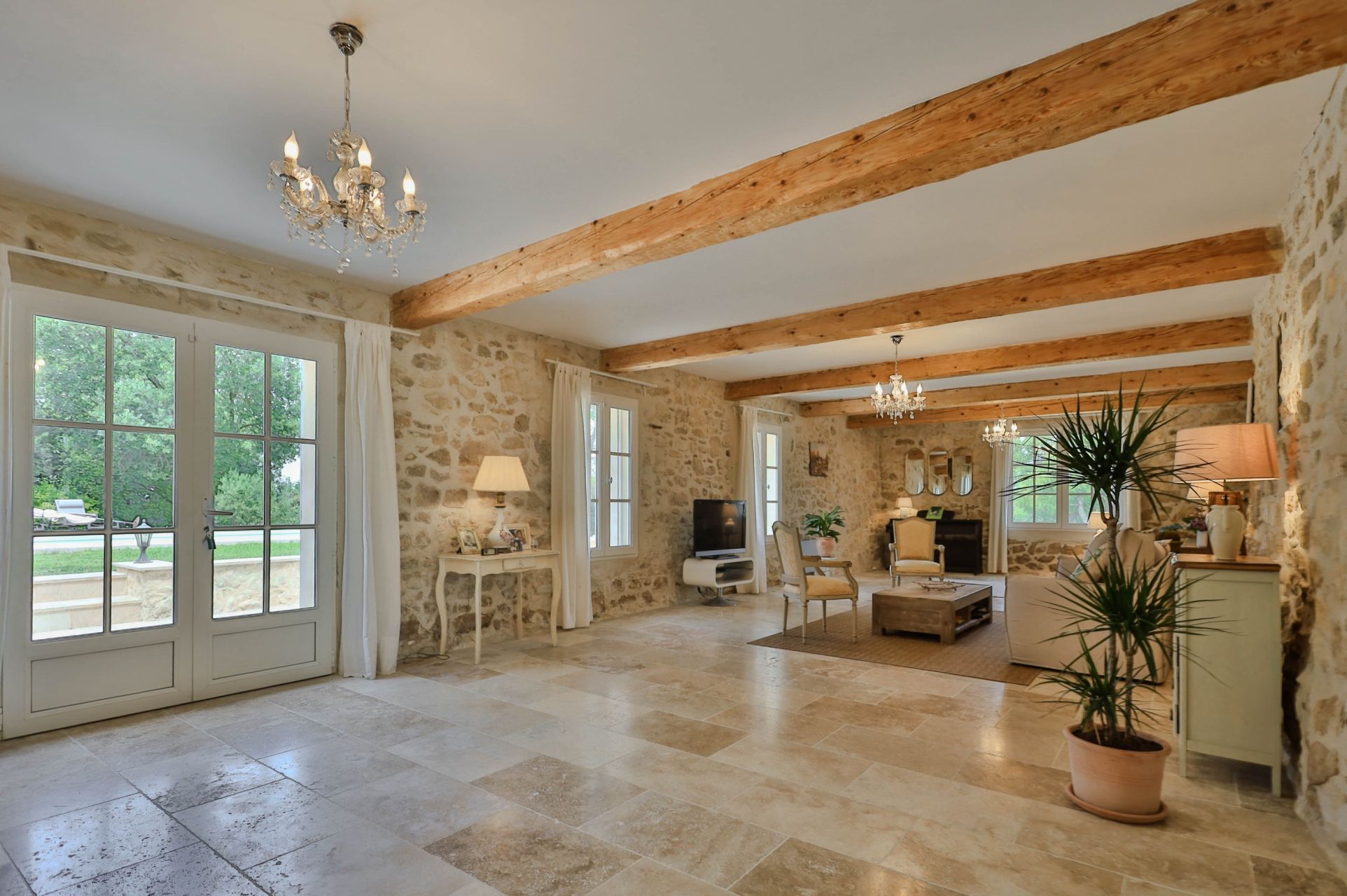 luxury house 14 Rooms for sale on ST DIDIER (84210)