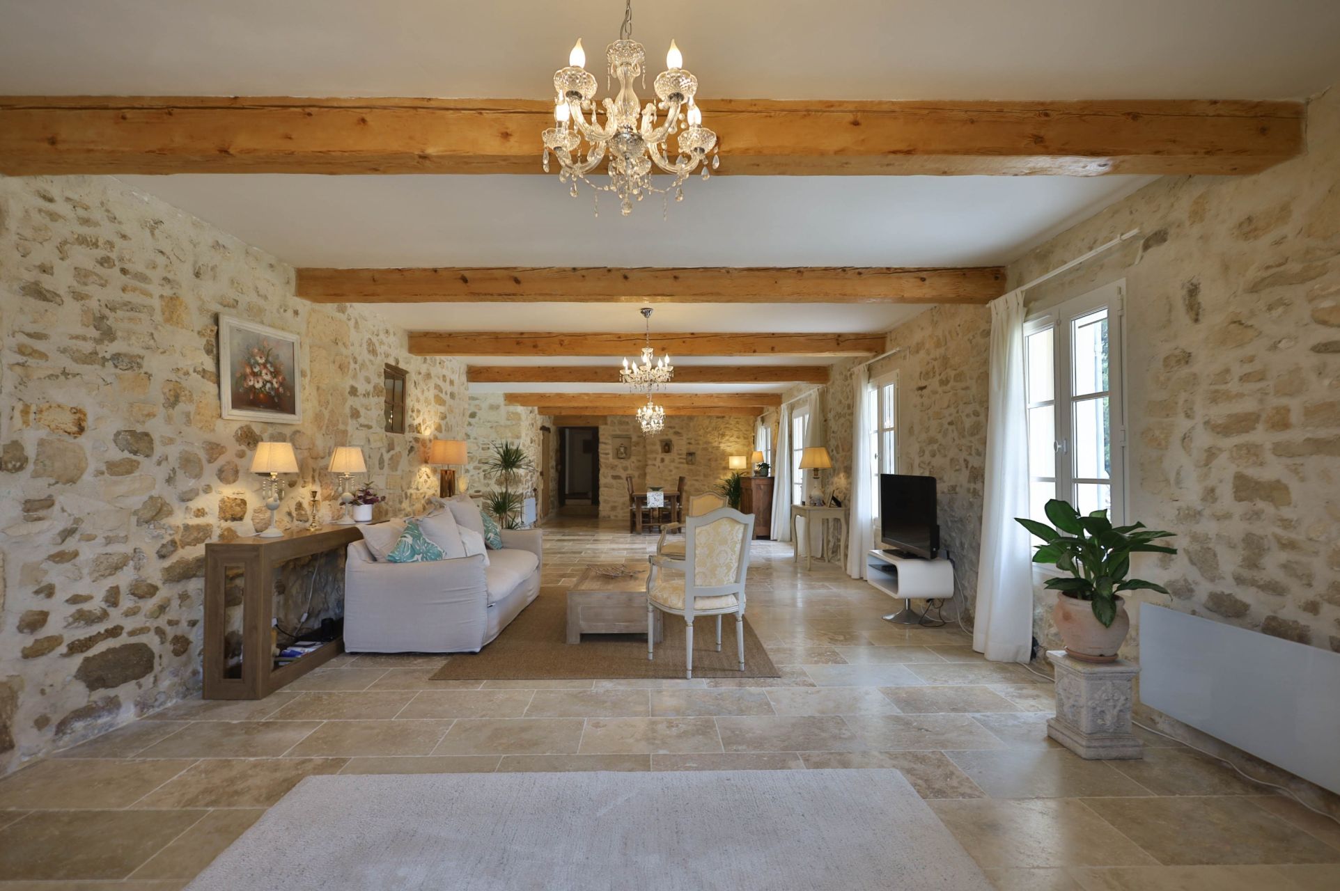 luxury house 14 Rooms for sale on ST DIDIER (84210)
