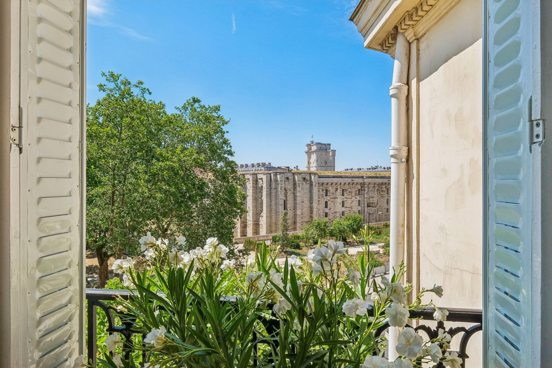 luxury apartment 4 Rooms for sale on VINCENNES (94300)