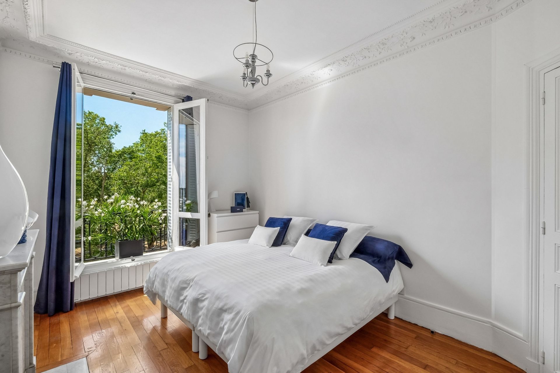 luxury apartment 4 Rooms for sale on VINCENNES (94300)