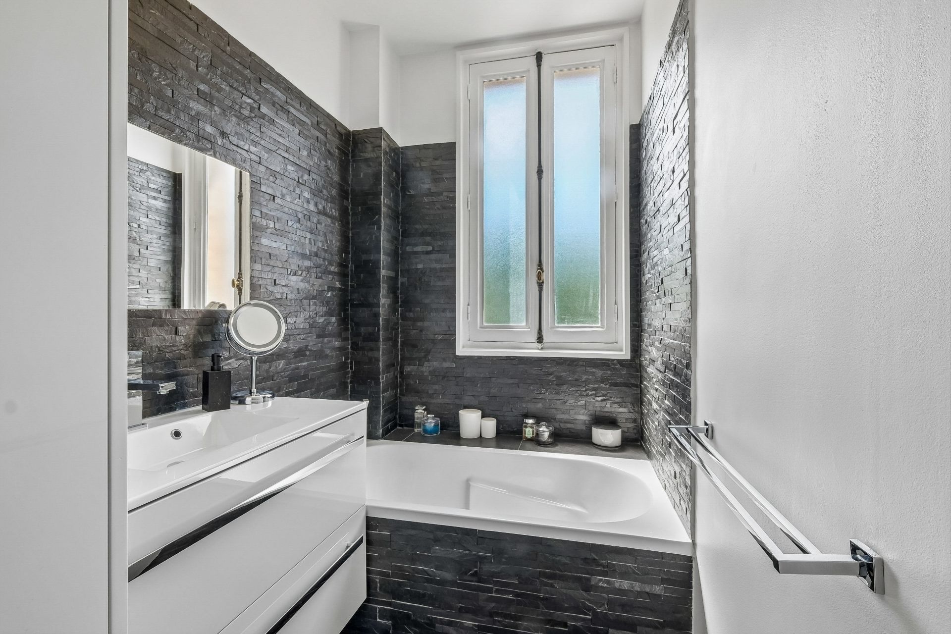 luxury apartment 4 Rooms for sale on VINCENNES (94300)