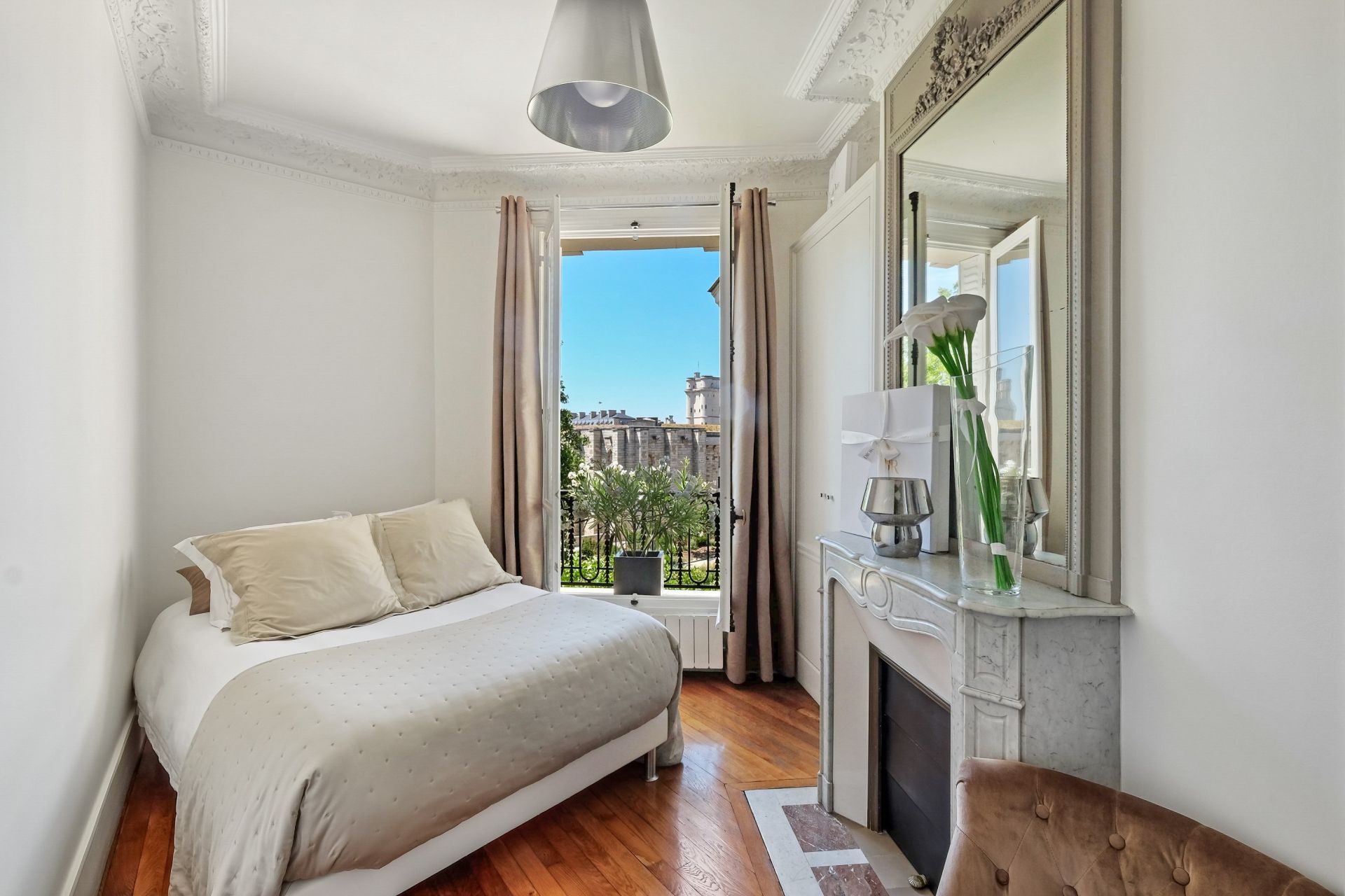 luxury apartment 4 Rooms for sale on VINCENNES (94300)