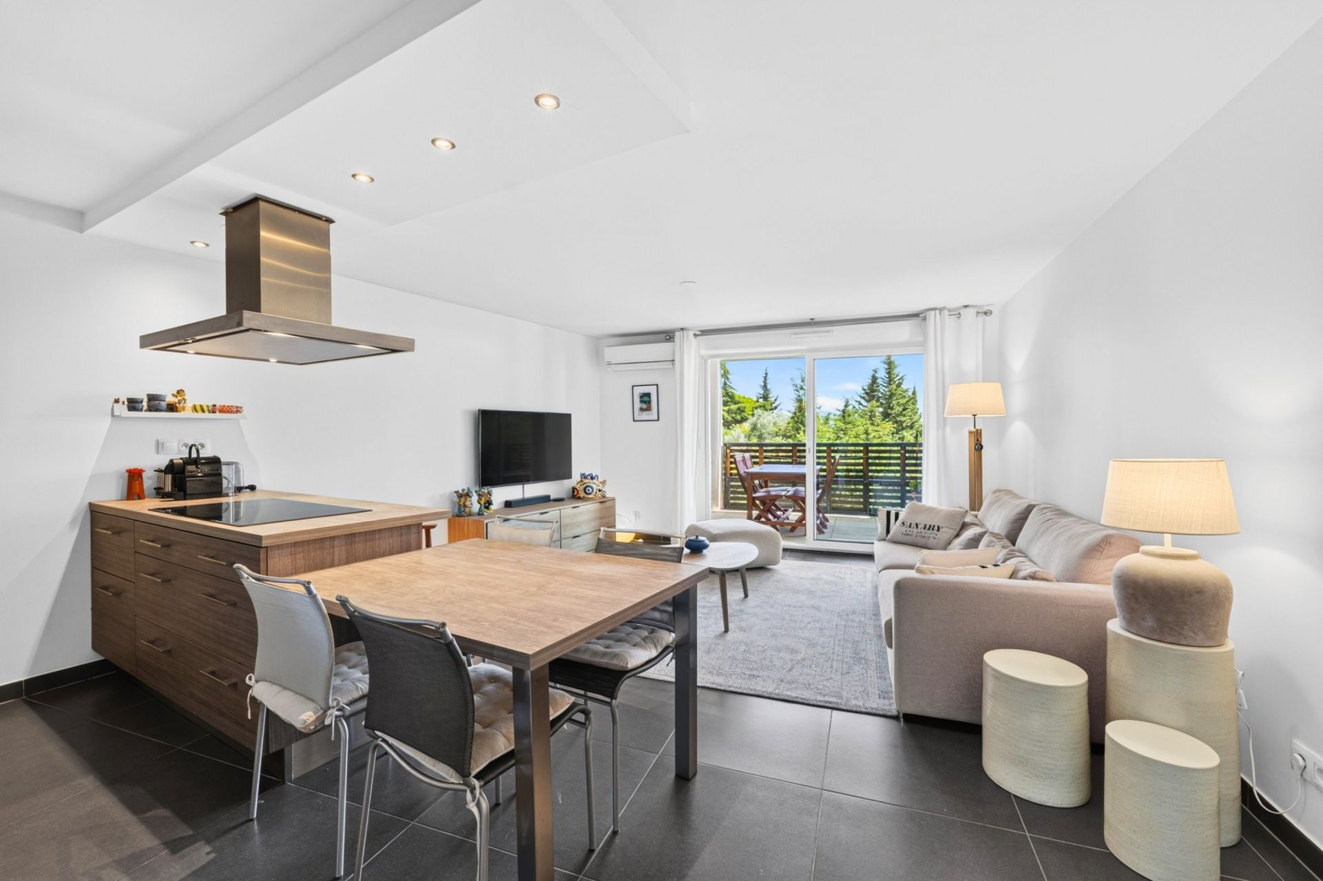 luxury apartment 3 Rooms for sale on SANARY SUR MER (83110)