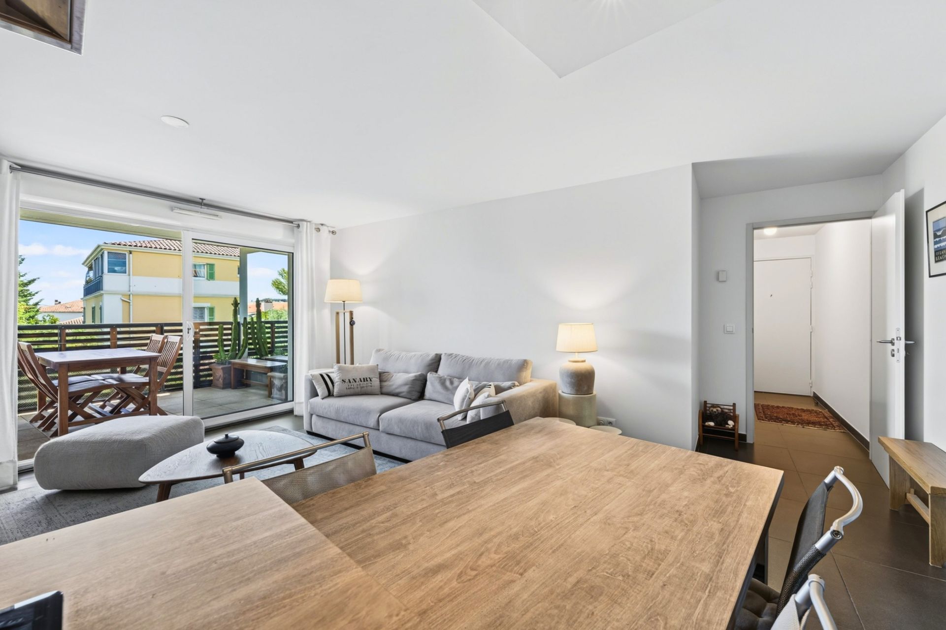 luxury apartment 3 Rooms for sale on SANARY SUR MER (83110)