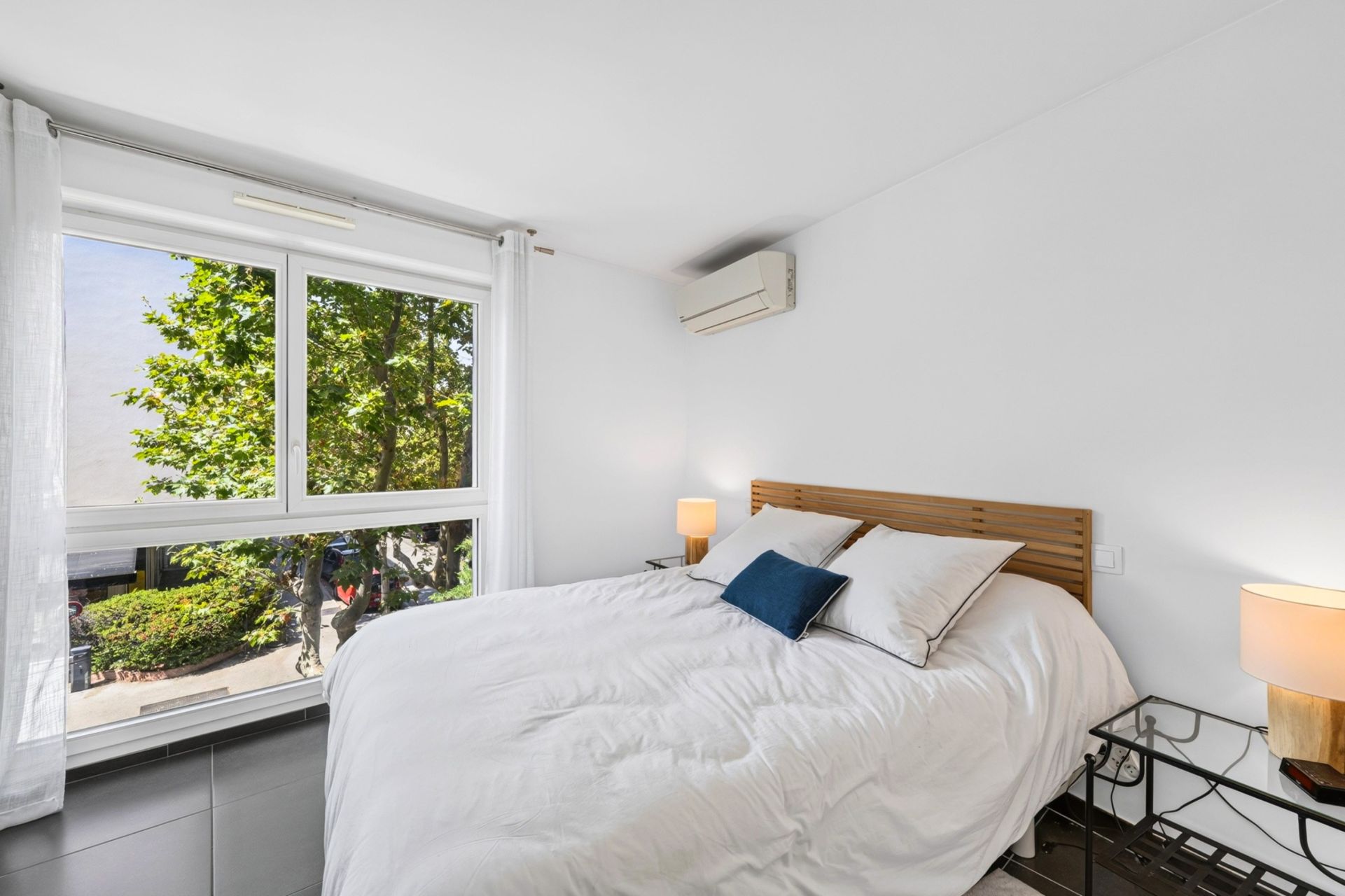 luxury apartment 3 Rooms for sale on SANARY SUR MER (83110)