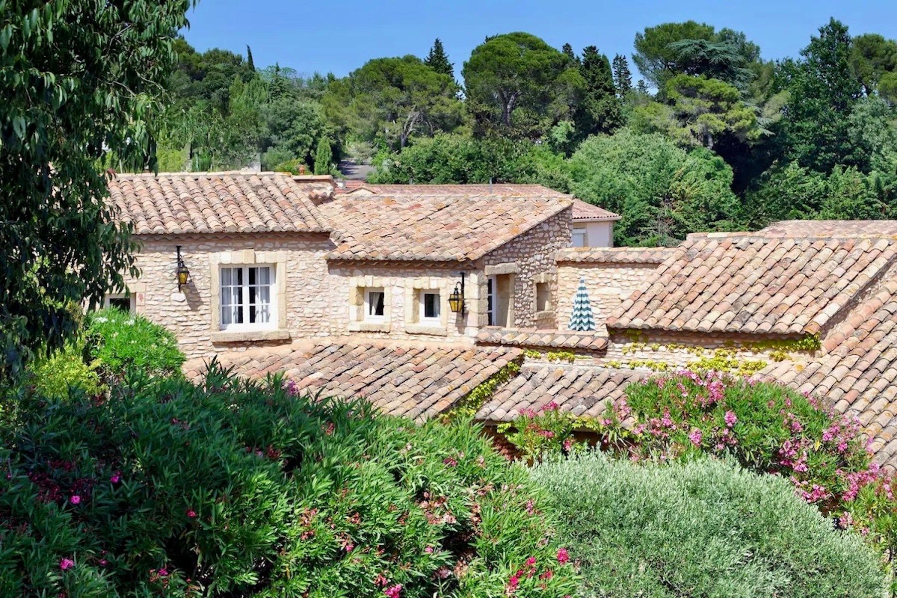 maison de luxe 44 Pièces en vente sur UZES (30700)