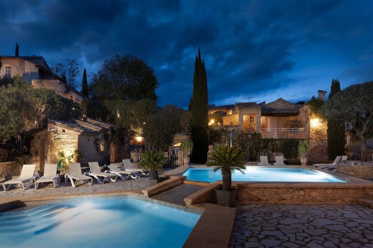 maison de luxe 44 Pièces en vente sur UZES (30700)