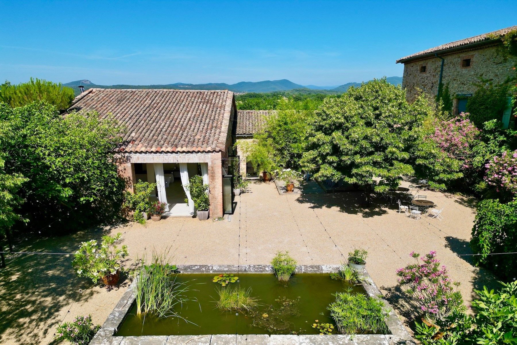 mas 13 Rooms for sale on UZES (30700)