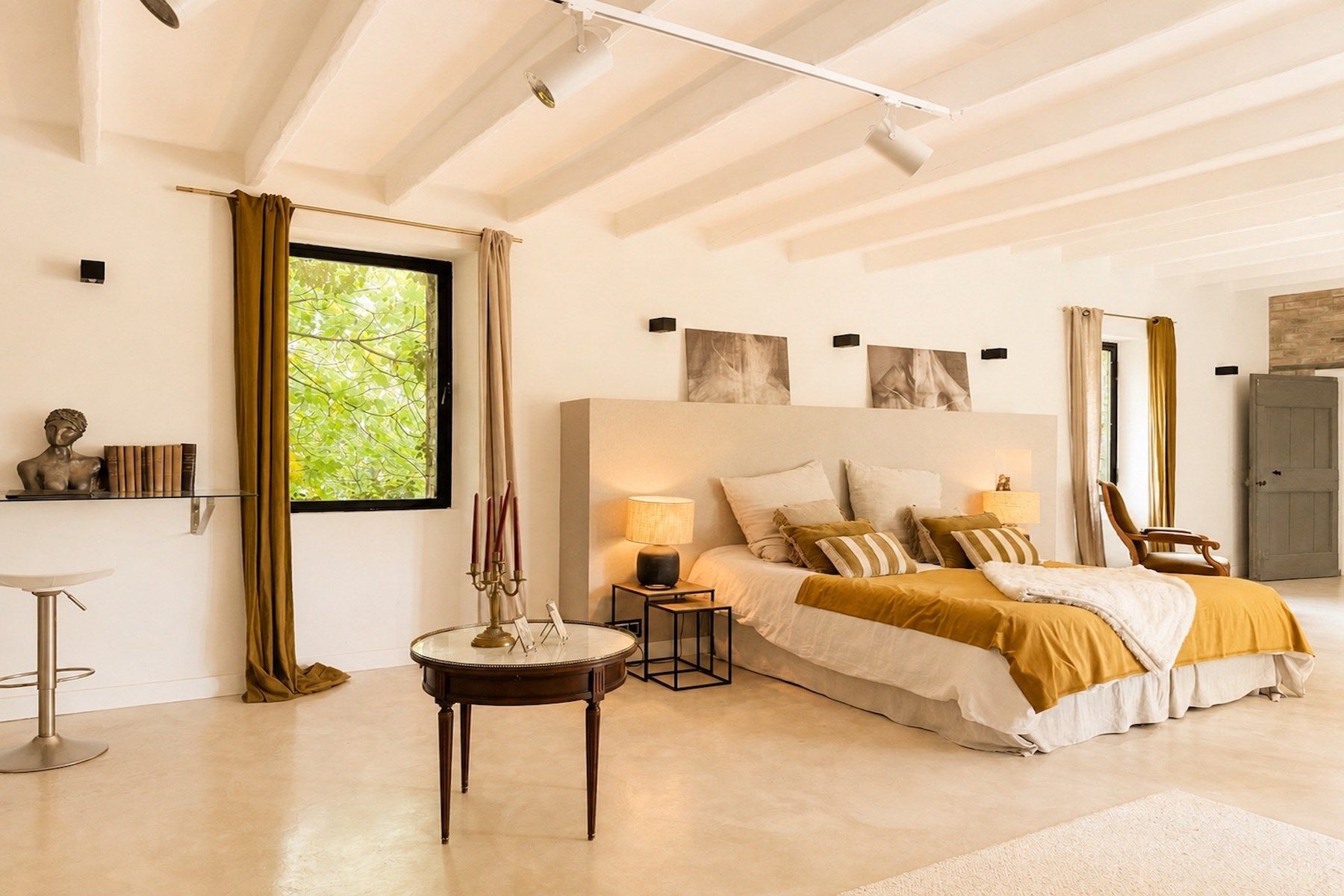 mas 13 Rooms for sale on UZES (30700)