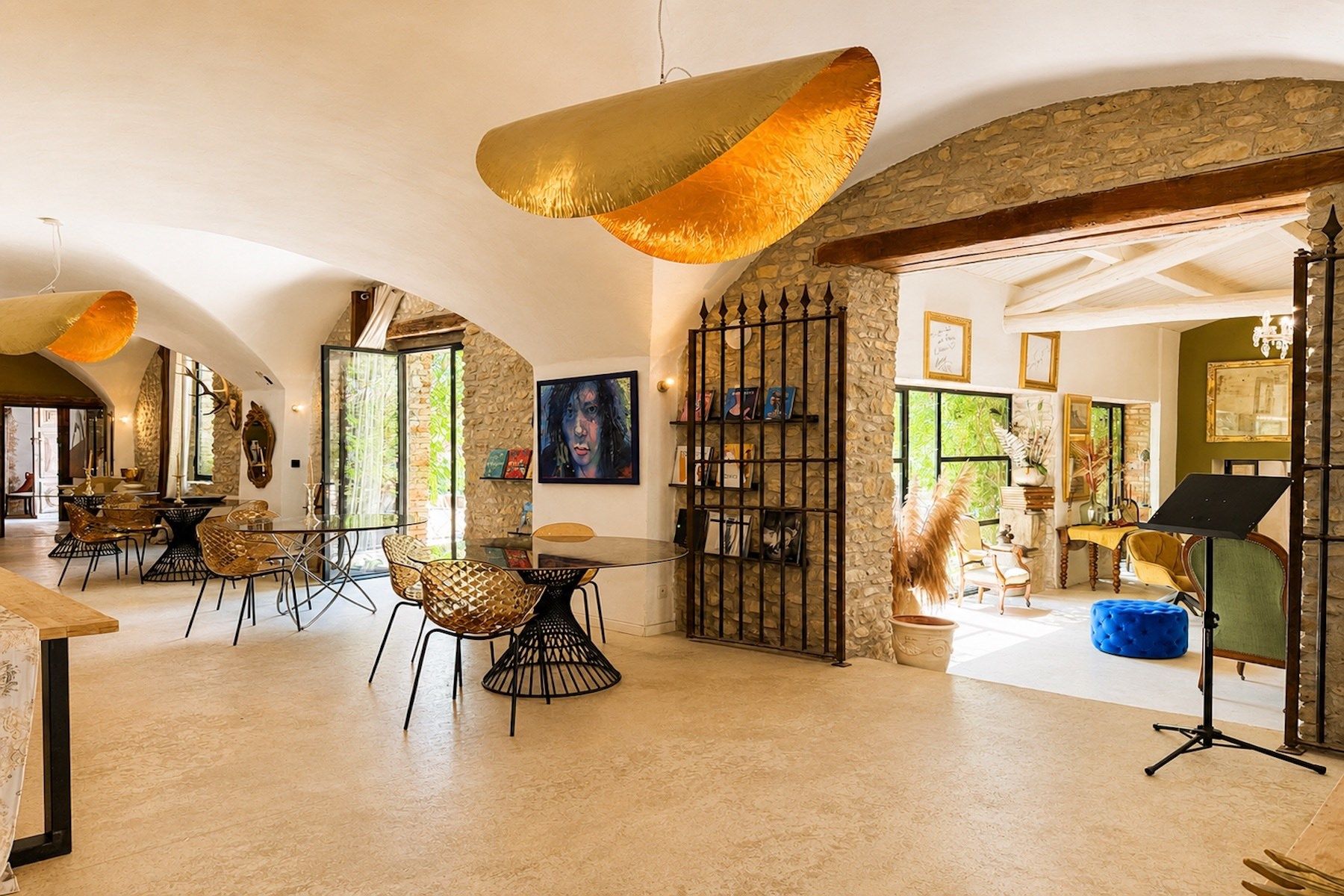 mas 13 Rooms for sale on UZES (30700)