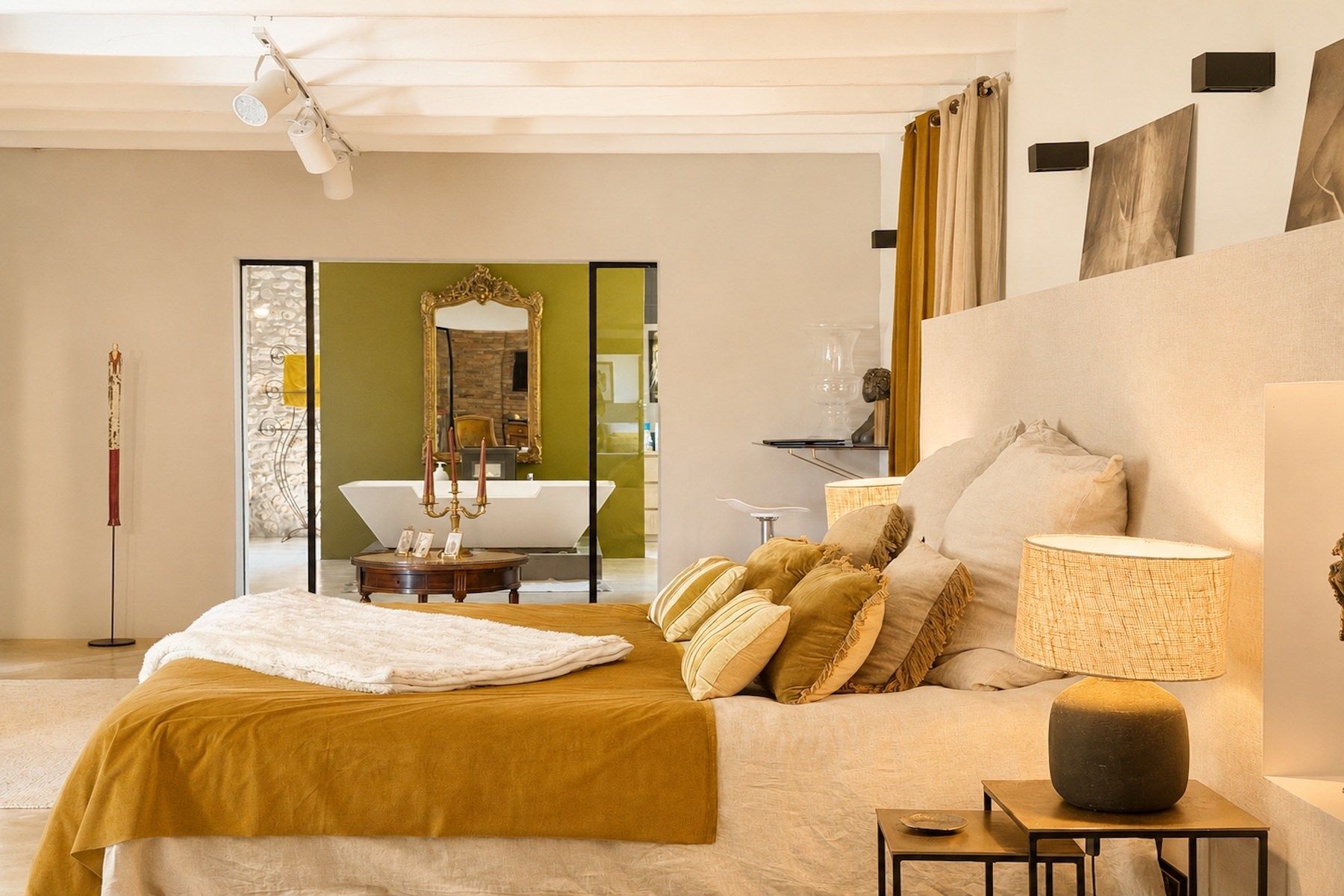 mas 13 Rooms for sale on UZES (30700)