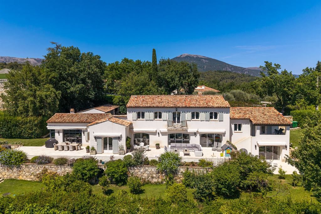 villa de luxe 10 Pièces en vente sur CHATEAUNEUF GRASSE (06740)