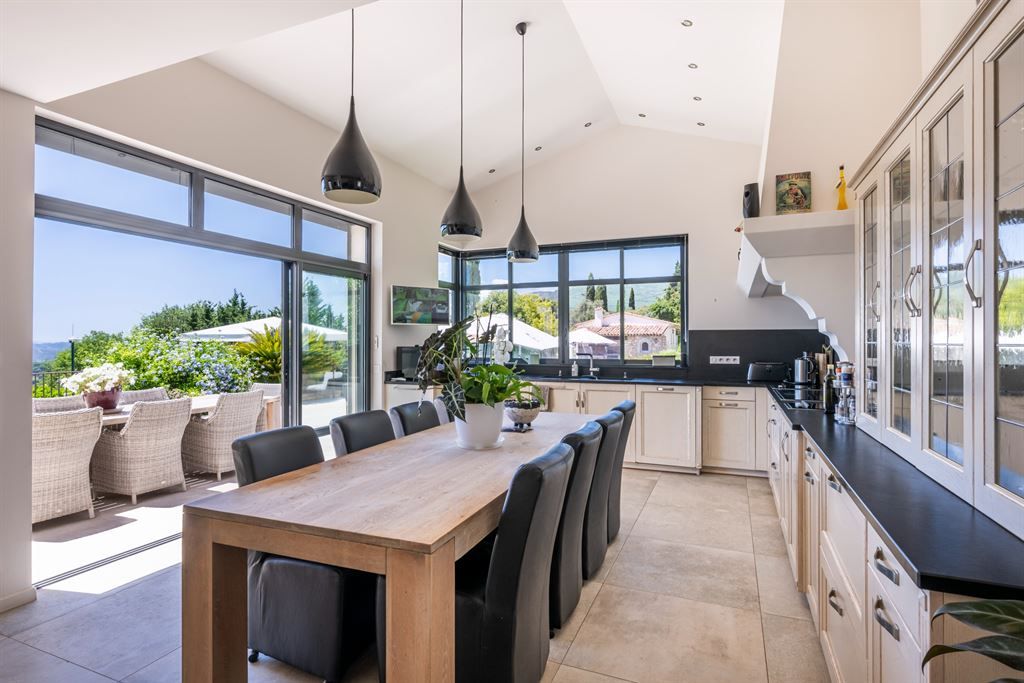 villa de luxe 10 Pièces en vente sur CHATEAUNEUF GRASSE (06740)