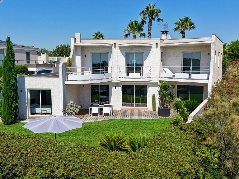 luxury villa 5 Rooms for sale on LA GRANDE MOTTE (34280)