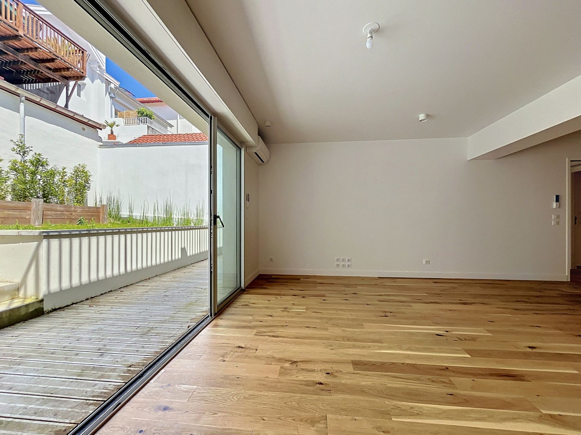 luxury apartment 4 Rooms for sale on BIARRITZ (64200)