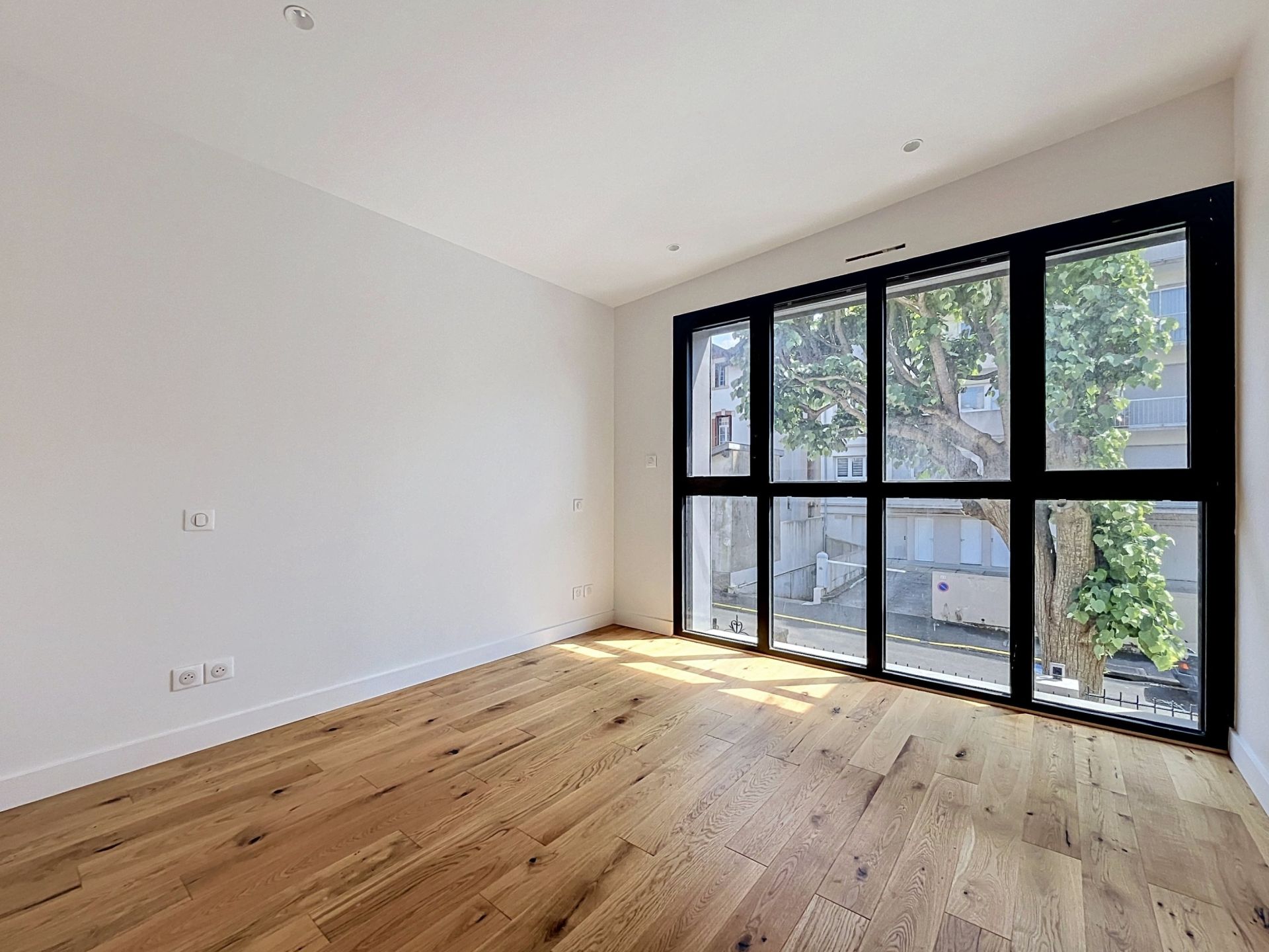 luxury apartment 4 Rooms for sale on BIARRITZ (64200)