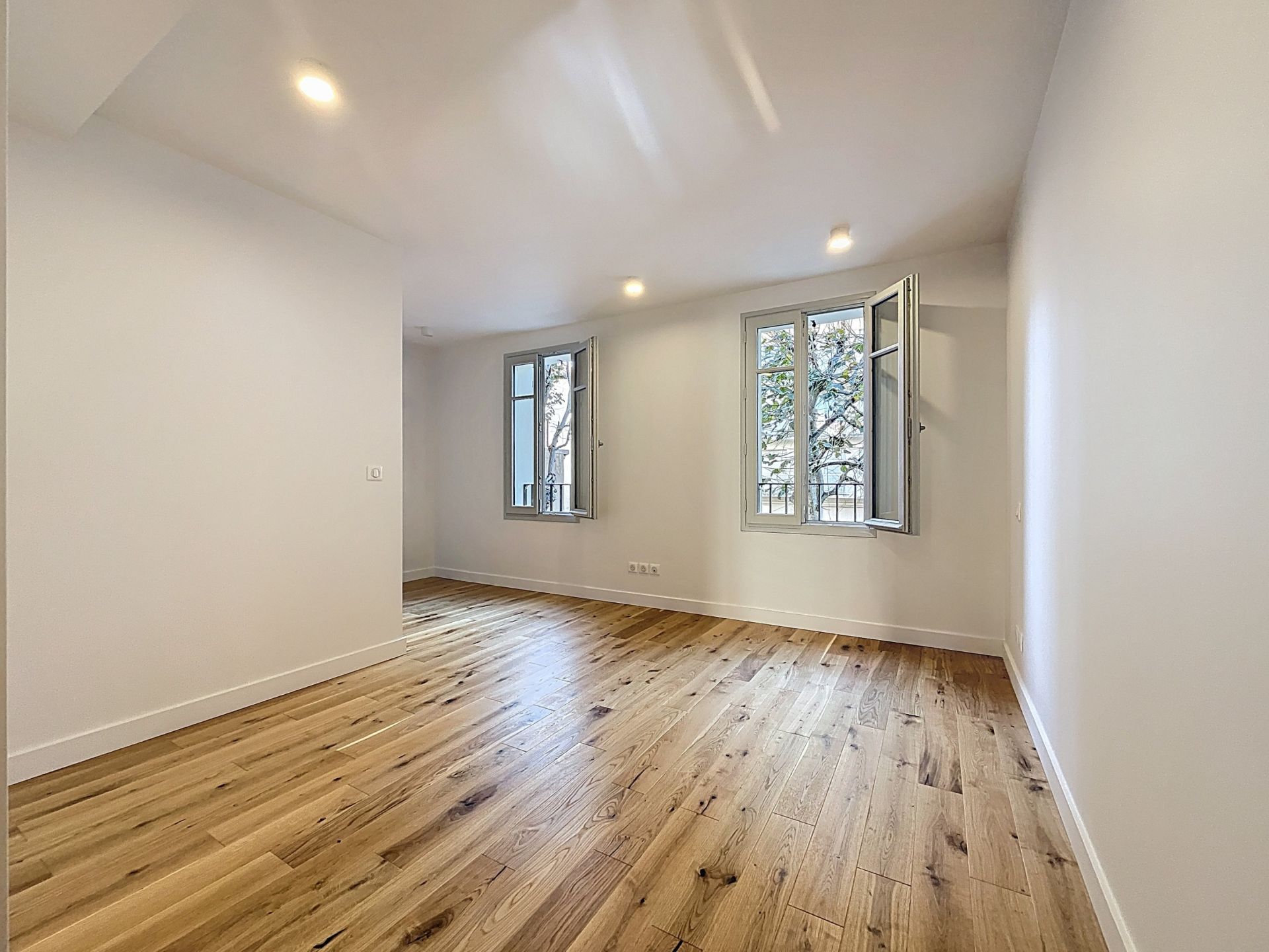 luxury apartment 4 Rooms for sale on BIARRITZ (64200)