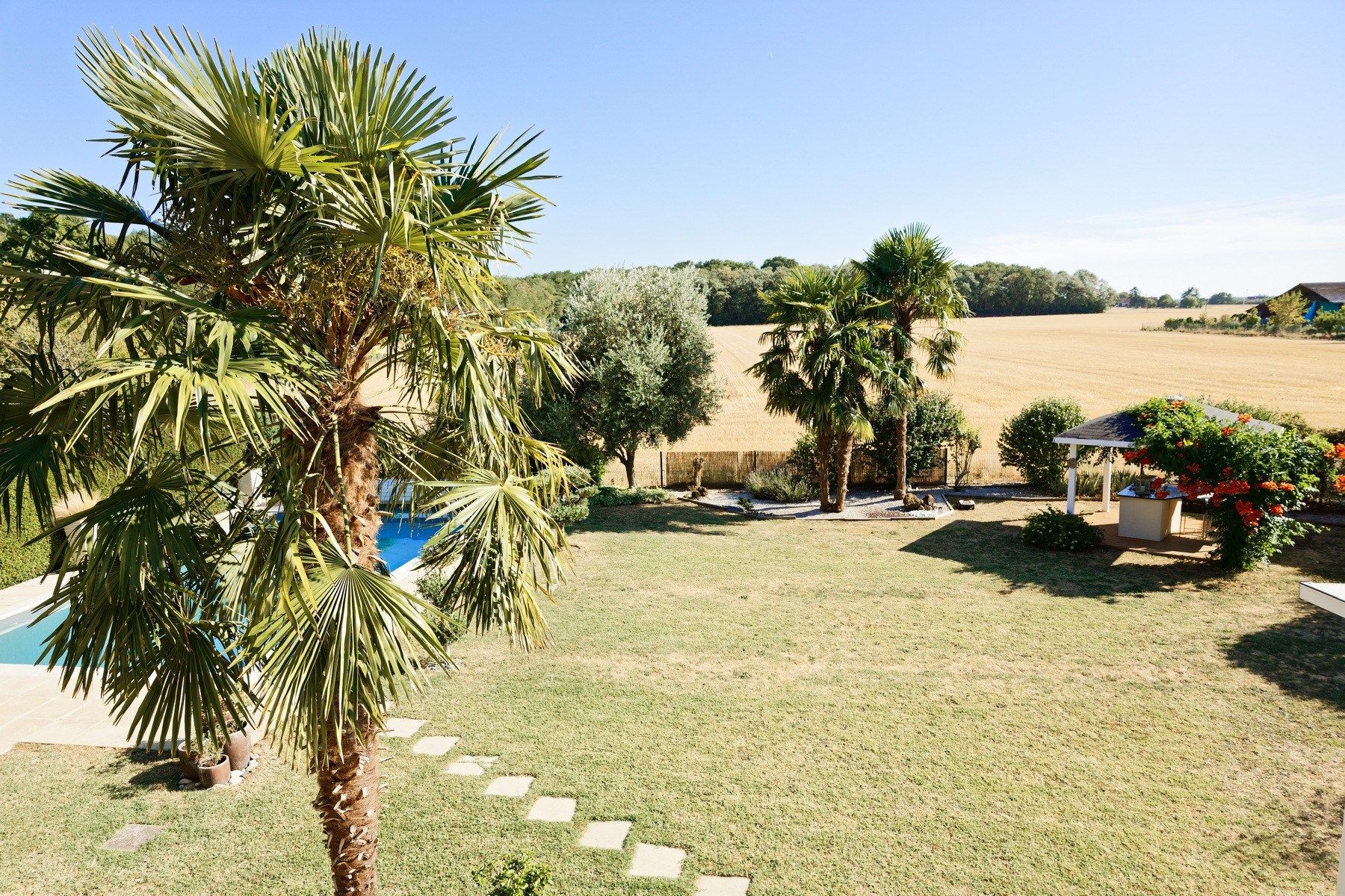 luxury house 7 Rooms for sale on VENNECY (45760)