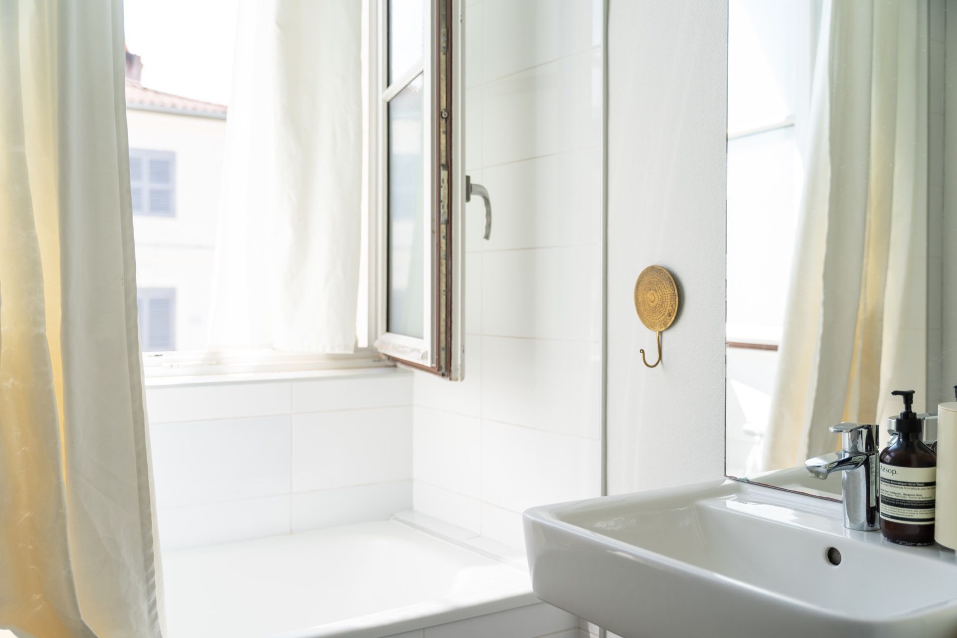 luxury apartment 3 Rooms for sale on LA ROCHELLE (17000)