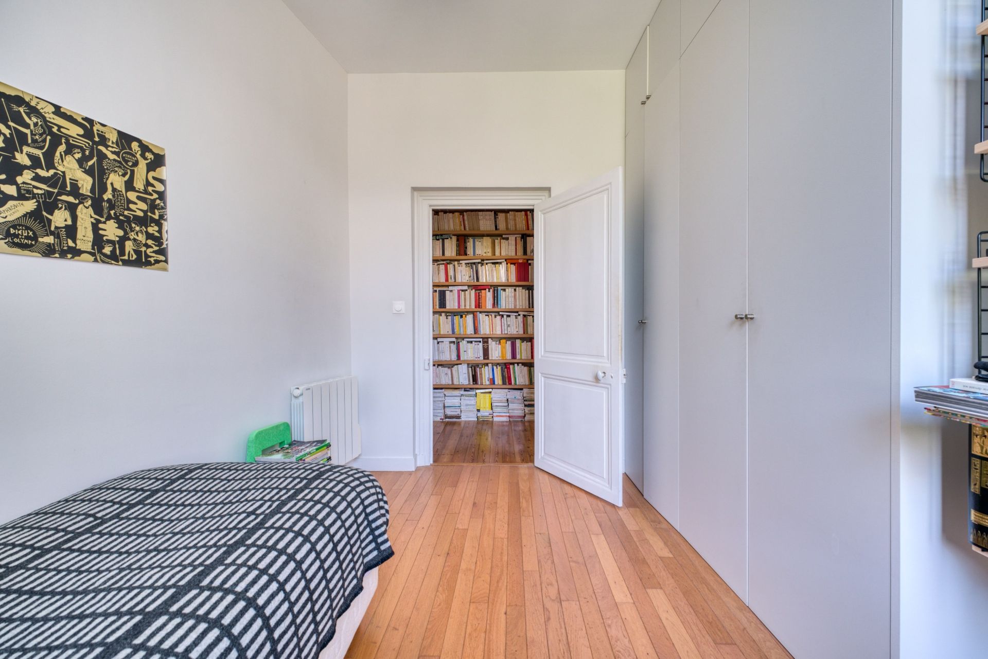 luxury apartment 3 Rooms for sale on LA ROCHELLE (17000)
