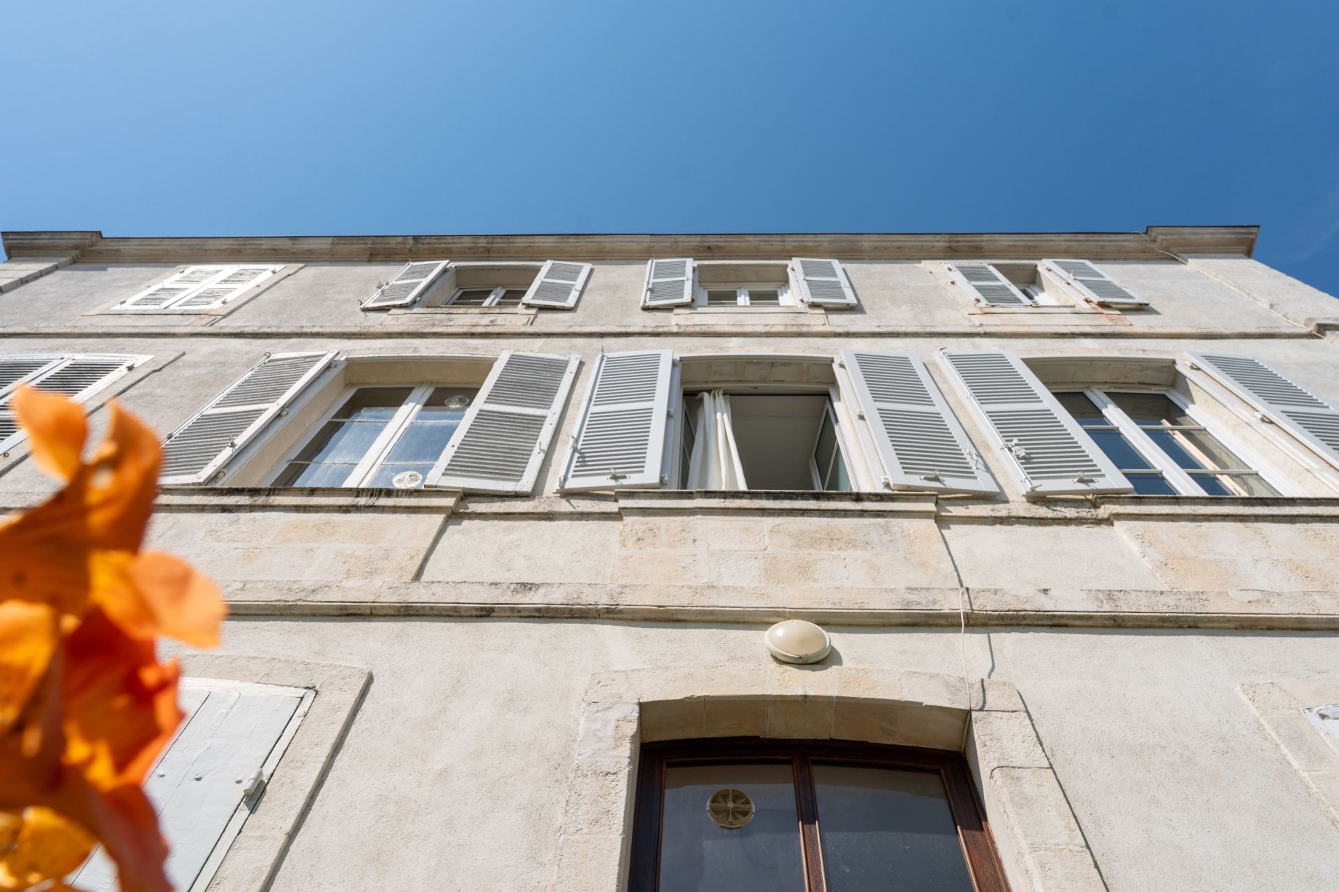 luxury apartment 3 Rooms for sale on LA ROCHELLE (17000)