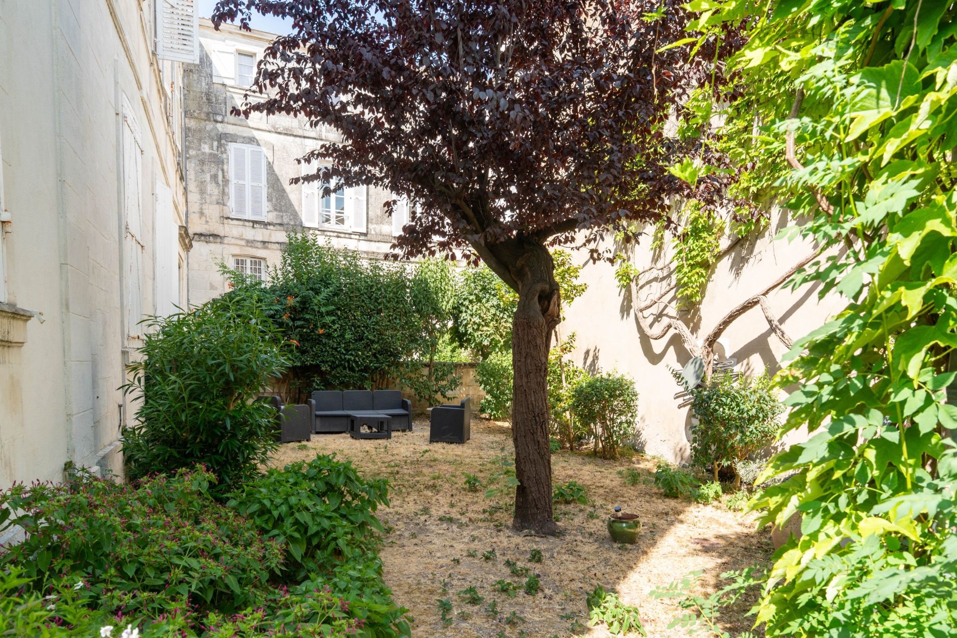 luxury apartment 3 Rooms for sale on LA ROCHELLE (17000)