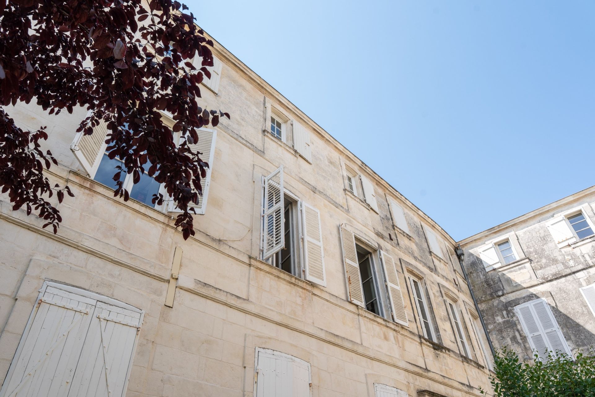 luxury apartment 3 Rooms for sale on LA ROCHELLE (17000)
