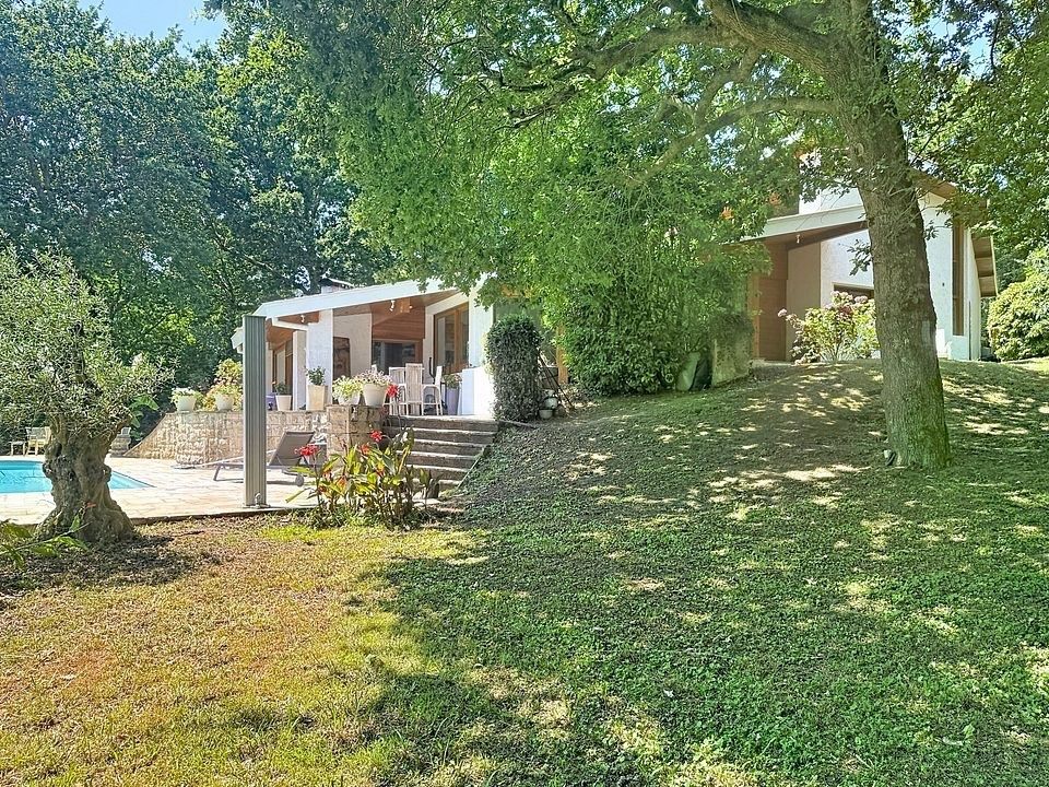 luxury house 7 Rooms for sale on BIDART (64210)