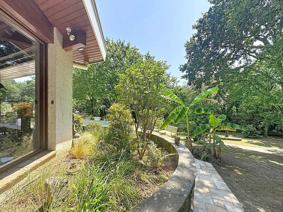 luxury house 7 Rooms for sale on BIDART (64210)