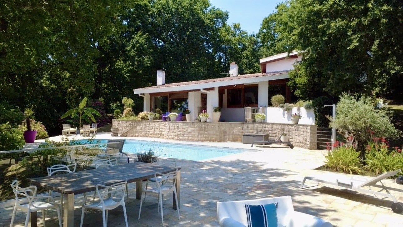 luxury house 7 Rooms for sale on BIDART (64210)