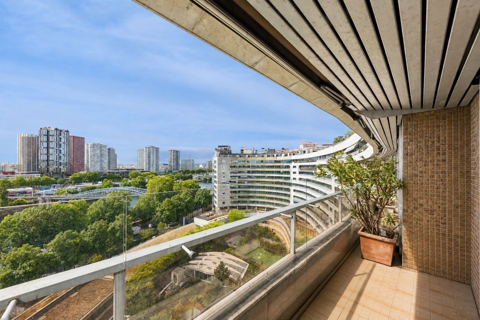 luxury apartment 4 Rooms for sale on PARIS (75016)