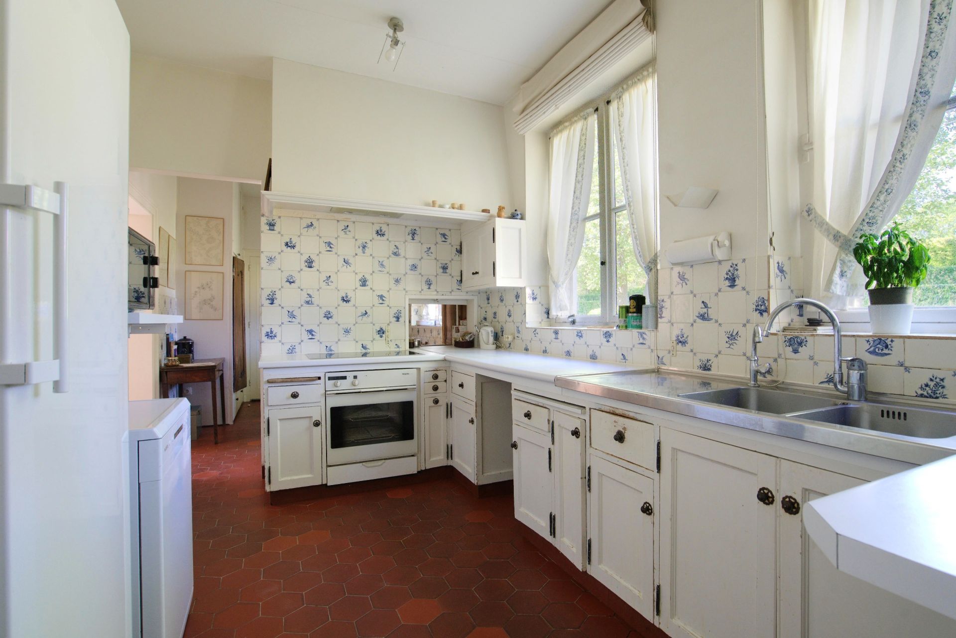 luxury house 9 Rooms for sale on CROIX (59170)