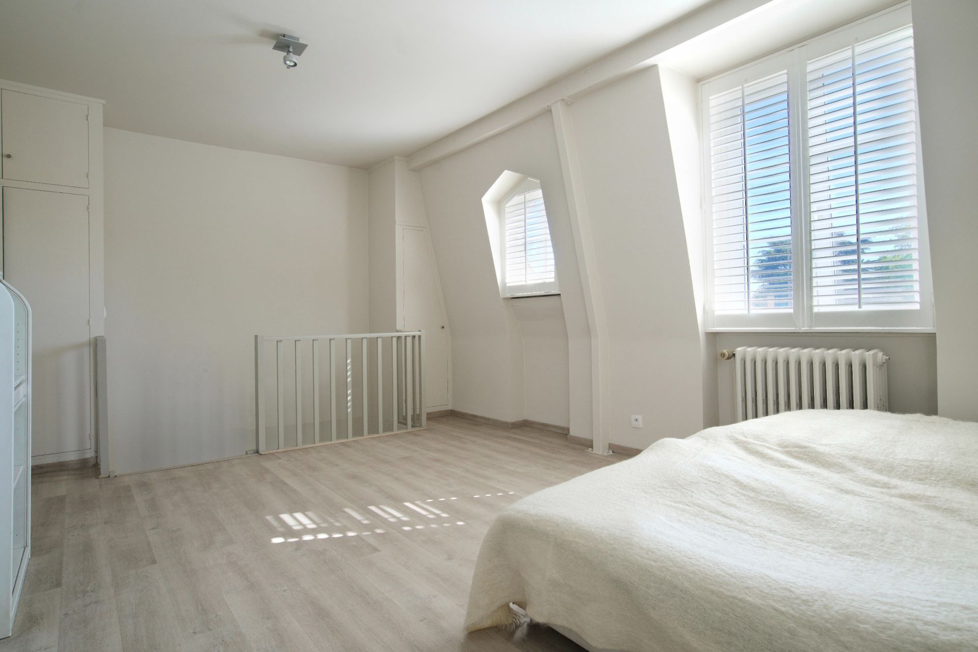 luxury house 9 Rooms for sale on CROIX (59170)