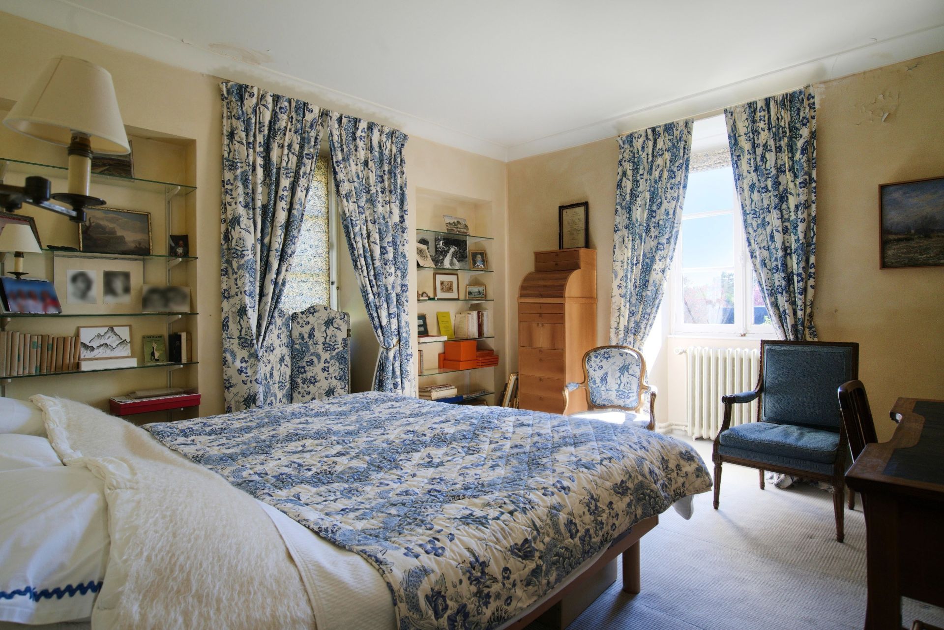 luxury house 9 Rooms for sale on CROIX (59170)