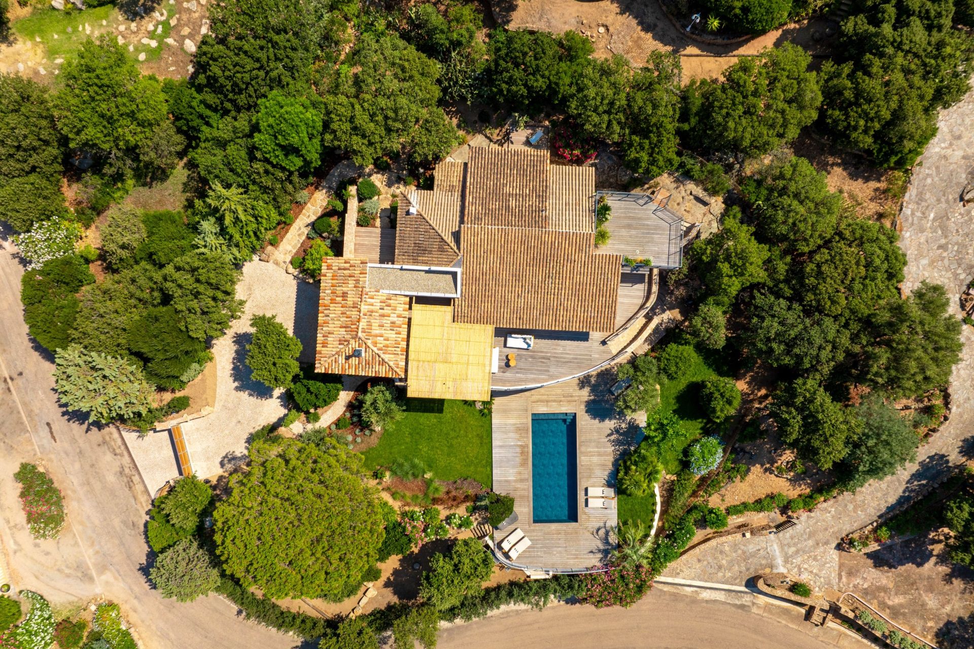 luxury house 8 Rooms for seasonal rent on PORTO VECCHIO (20137)