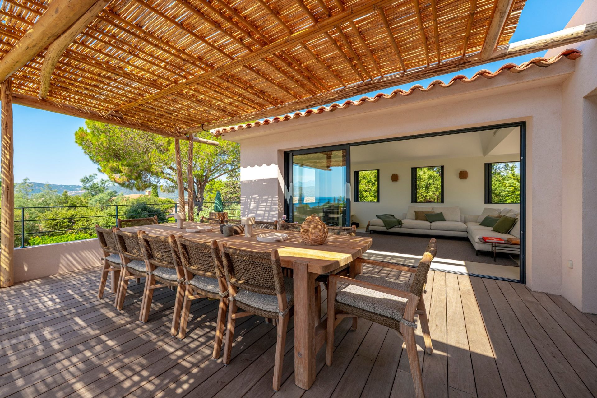 luxury house 8 Rooms for seasonal rent on PORTO VECCHIO (20137)