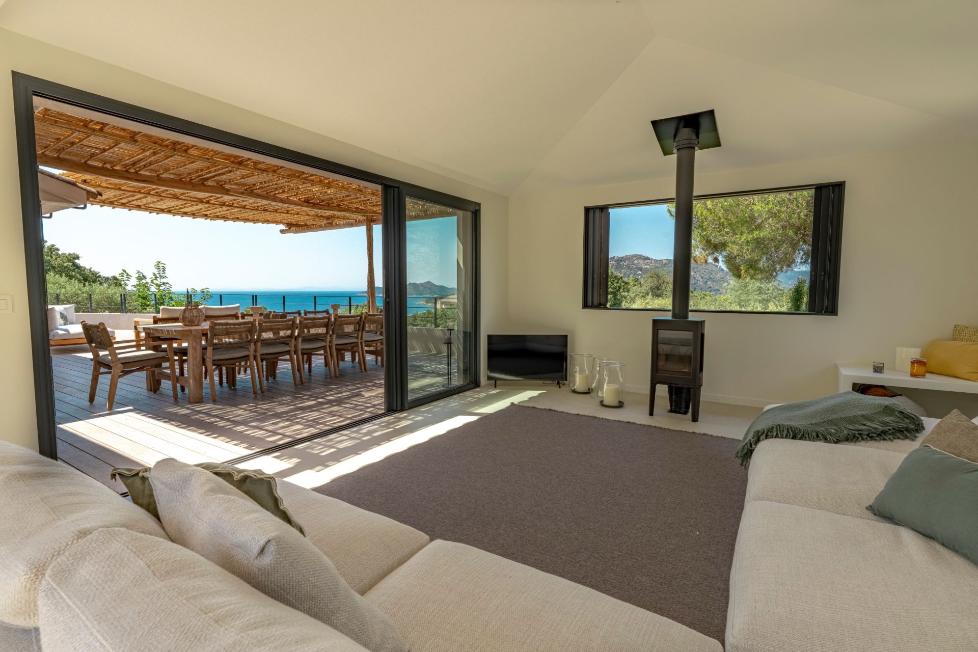 luxury house 8 Rooms for seasonal rent on PORTO VECCHIO (20137)